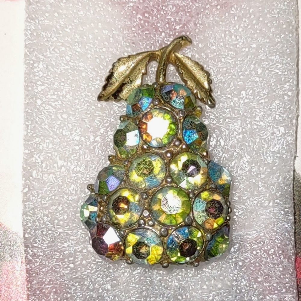 ...And a Partridge in a Pear Tree... Vintage Pear Brooch